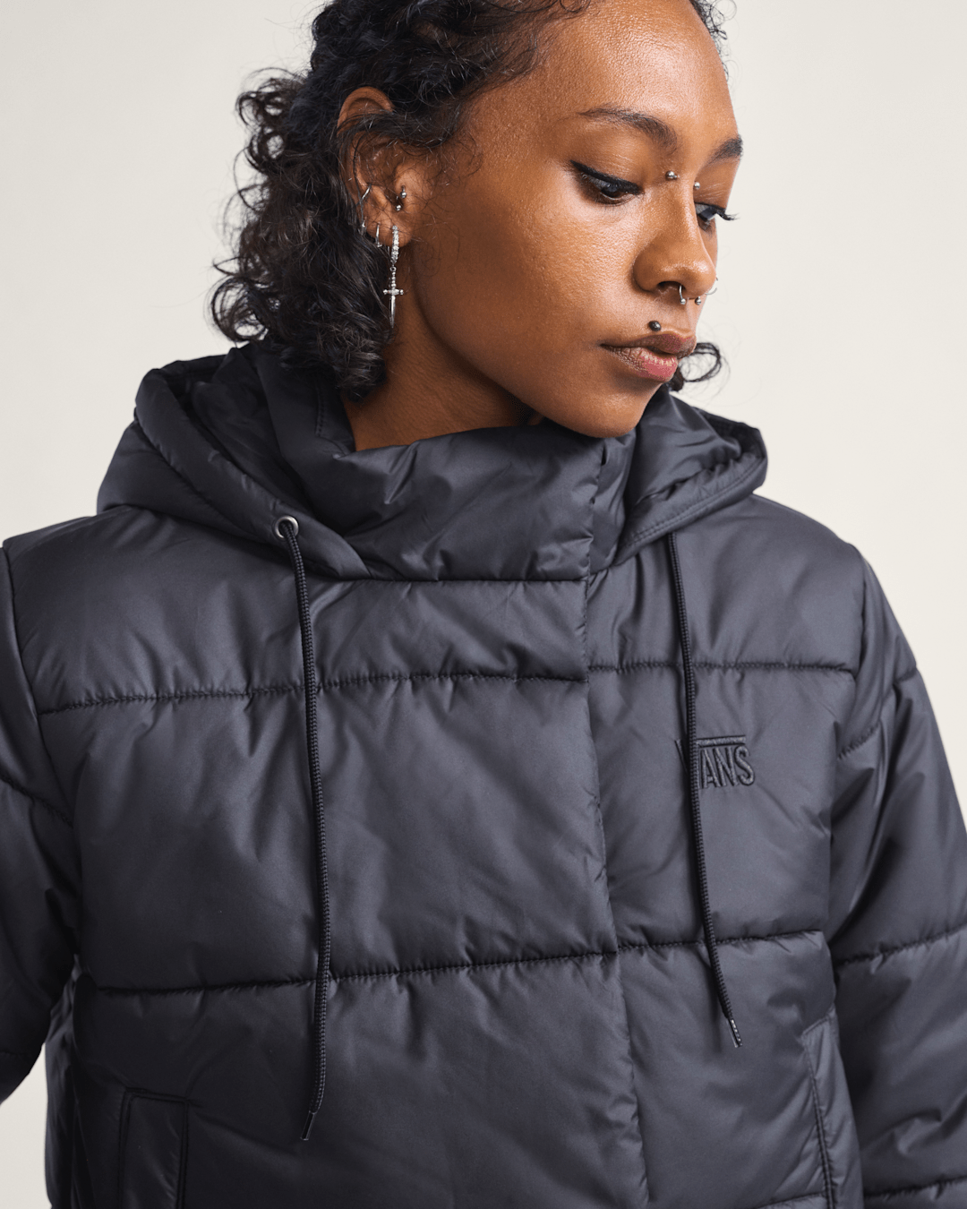 Vans Hillgate Cropped Puffer Jacket in Black