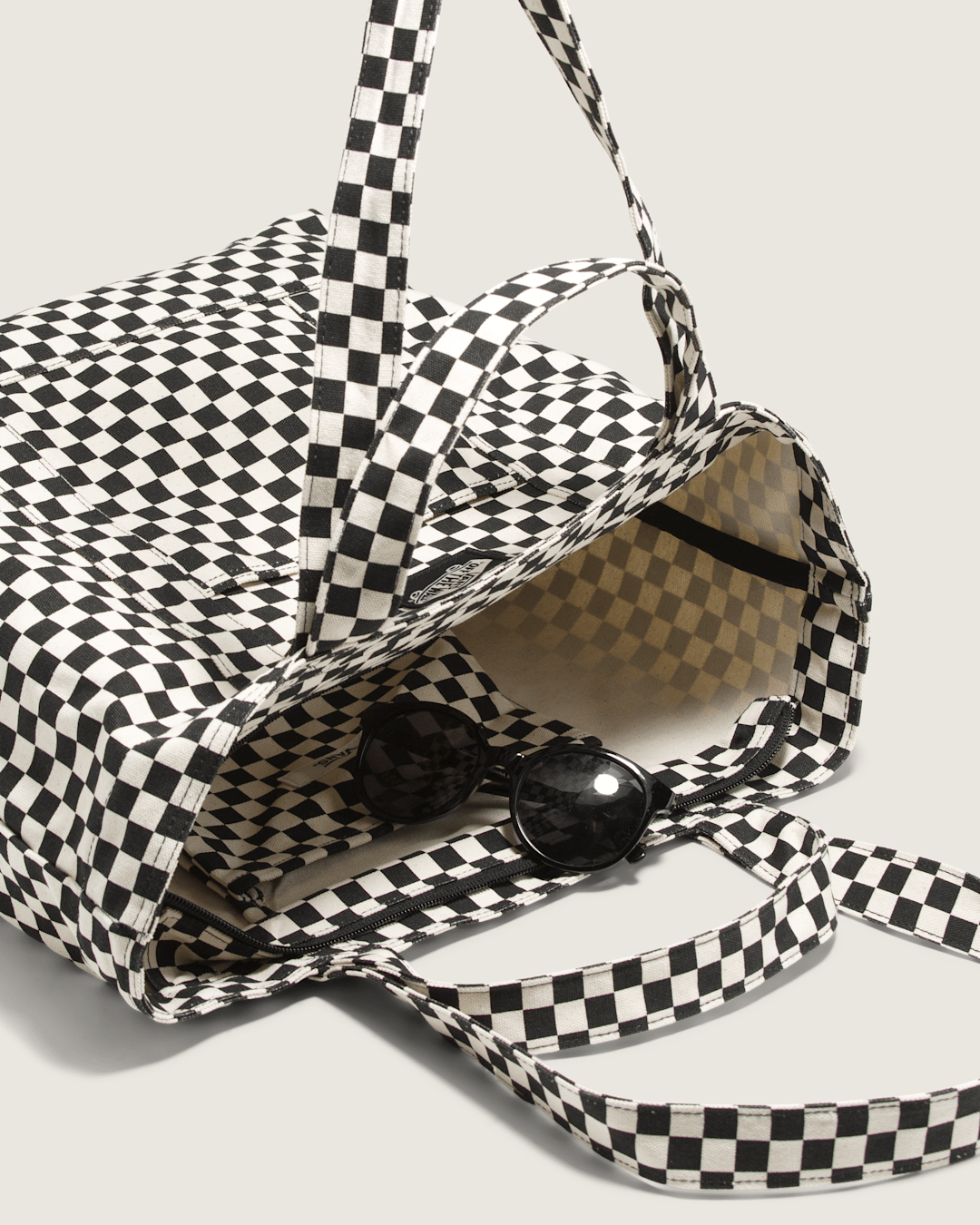 Vans Tell All Zip Tote Bag in Checkerboard Black