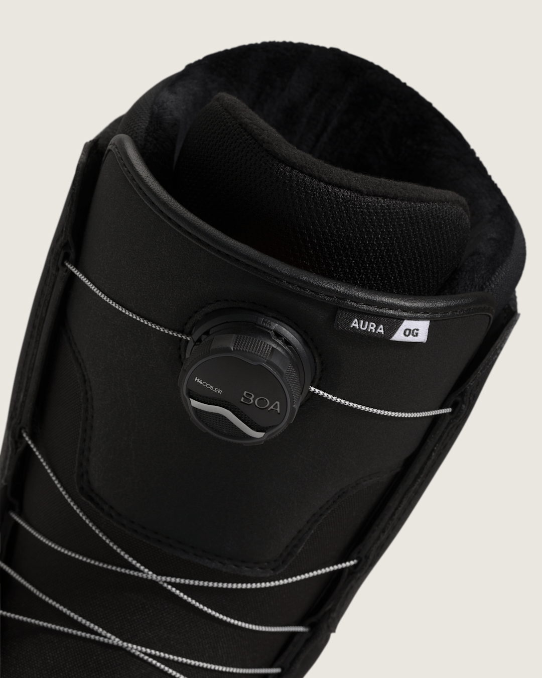 Vans Aura OG Snowboard Boot in Black
