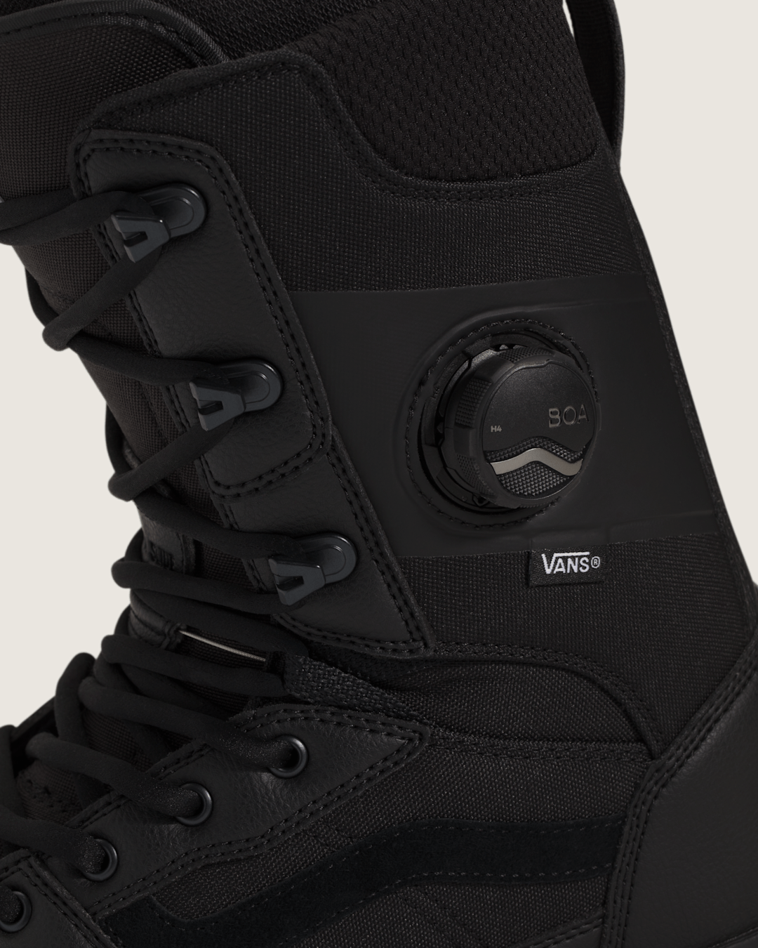 Vans Invado Pro Snowboard Boot in Black / Gum