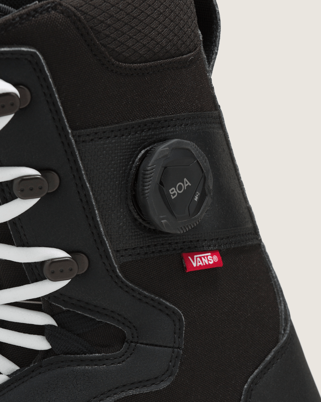 Vans Invado OG Snowboard Boot in Black