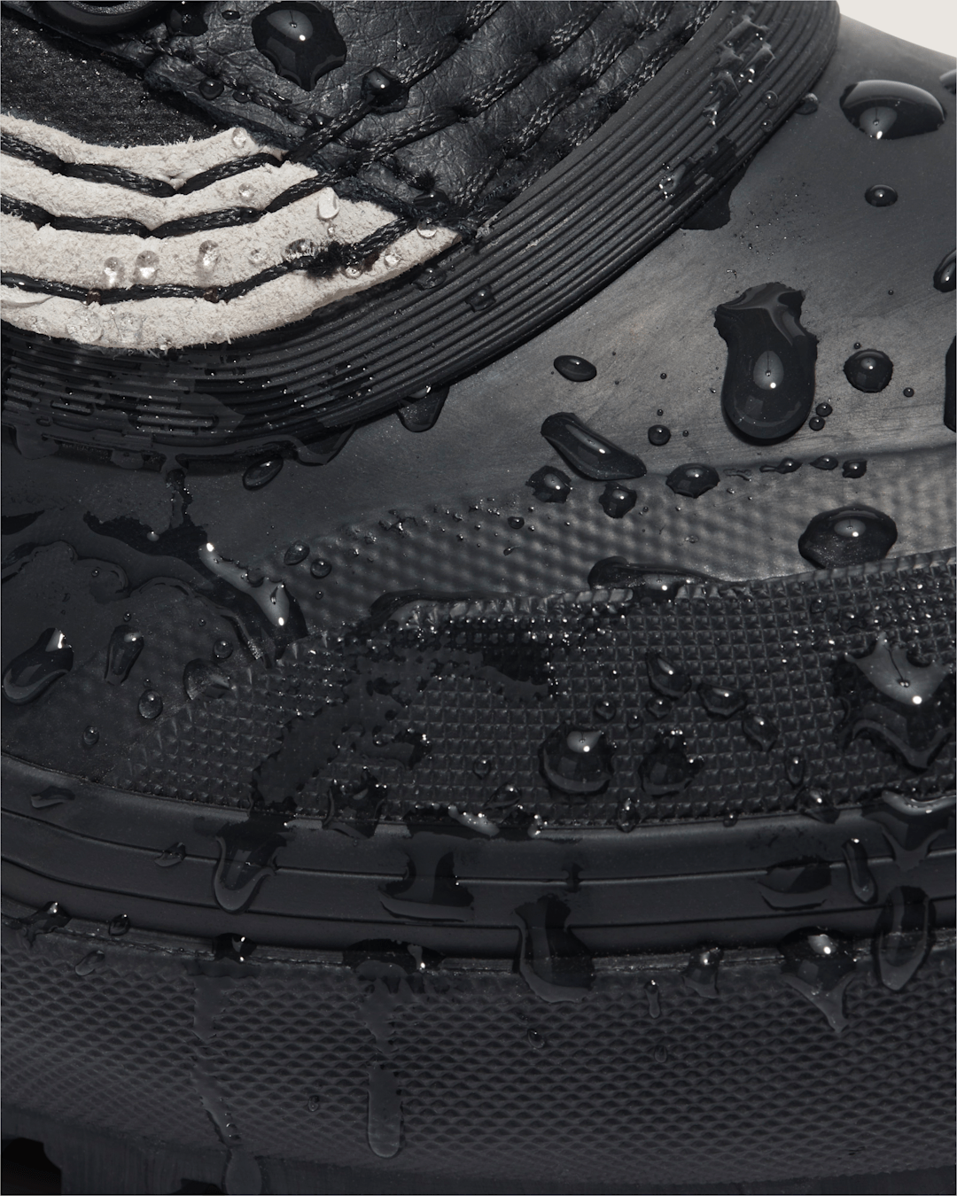 Vans Standard Mid Boa Waterproof Boot in Black