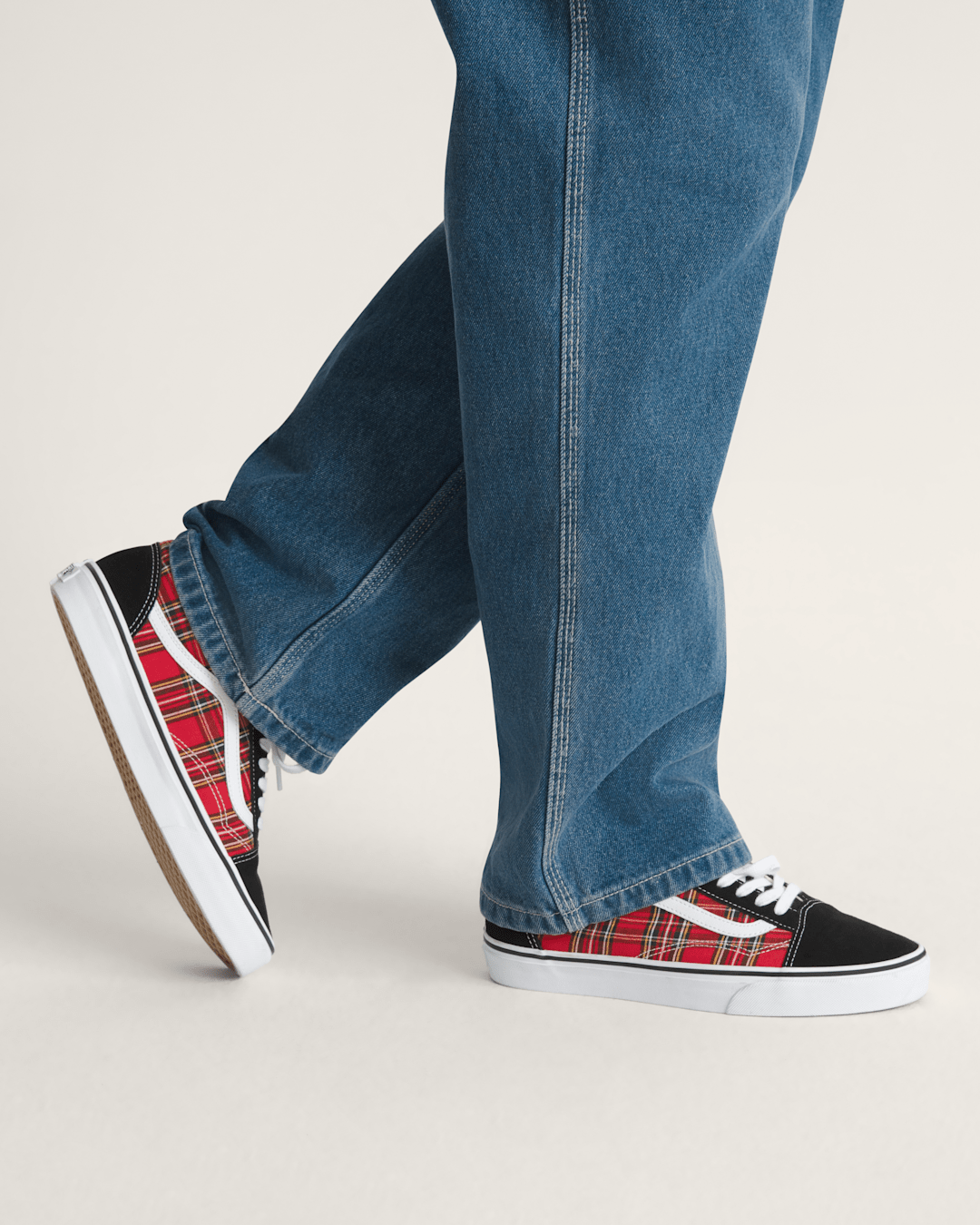 Vans Old Skool Shoe in Red