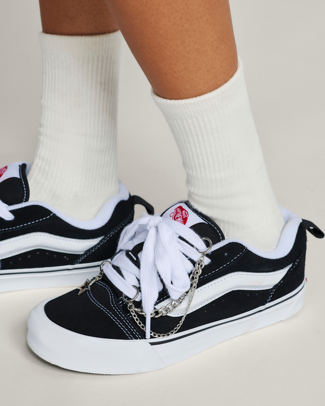Vans Vans Bold and Bloom Shoe Charm Set in Grey