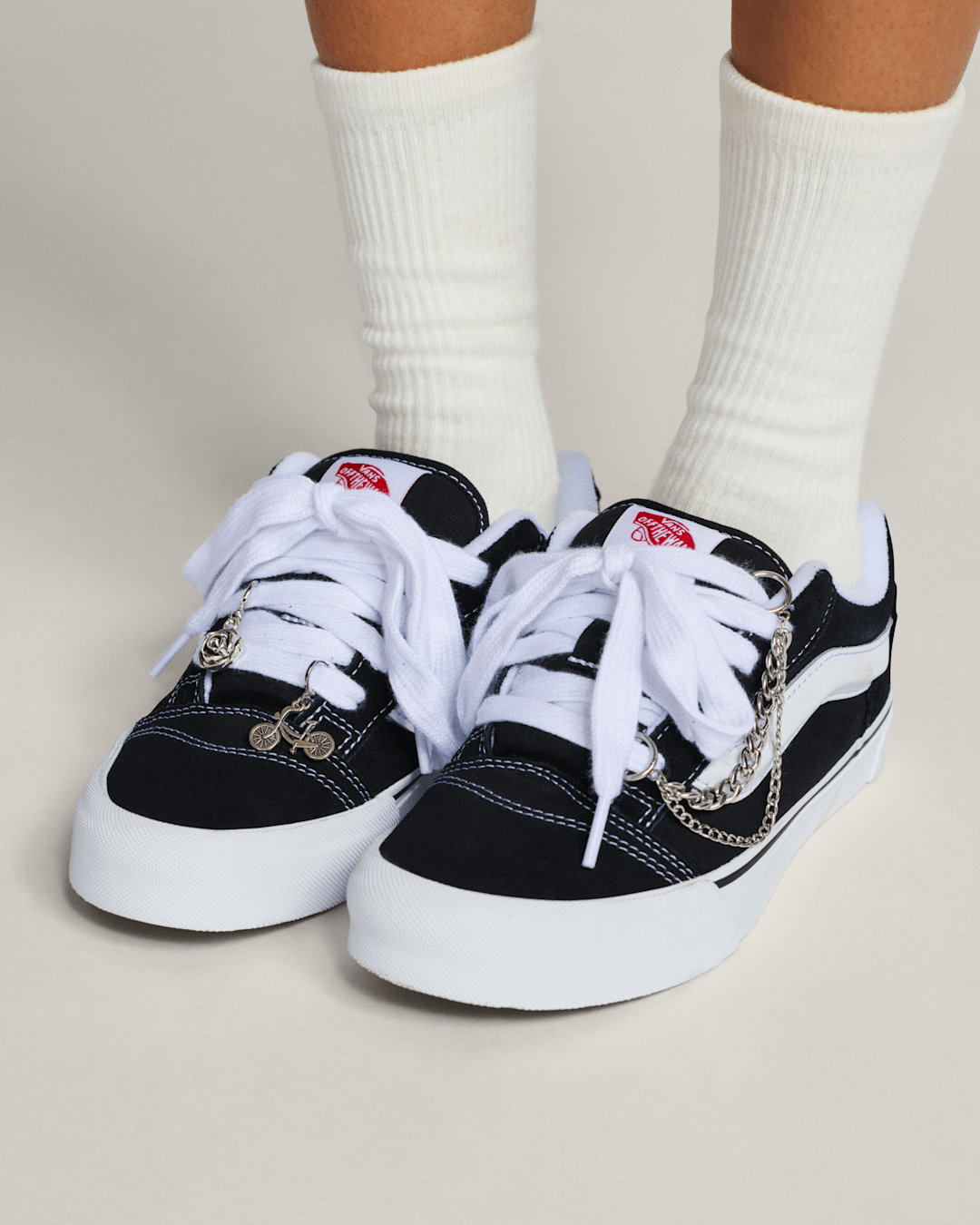Vans Vans Bold and Bloom Shoe Charm Set in Grey