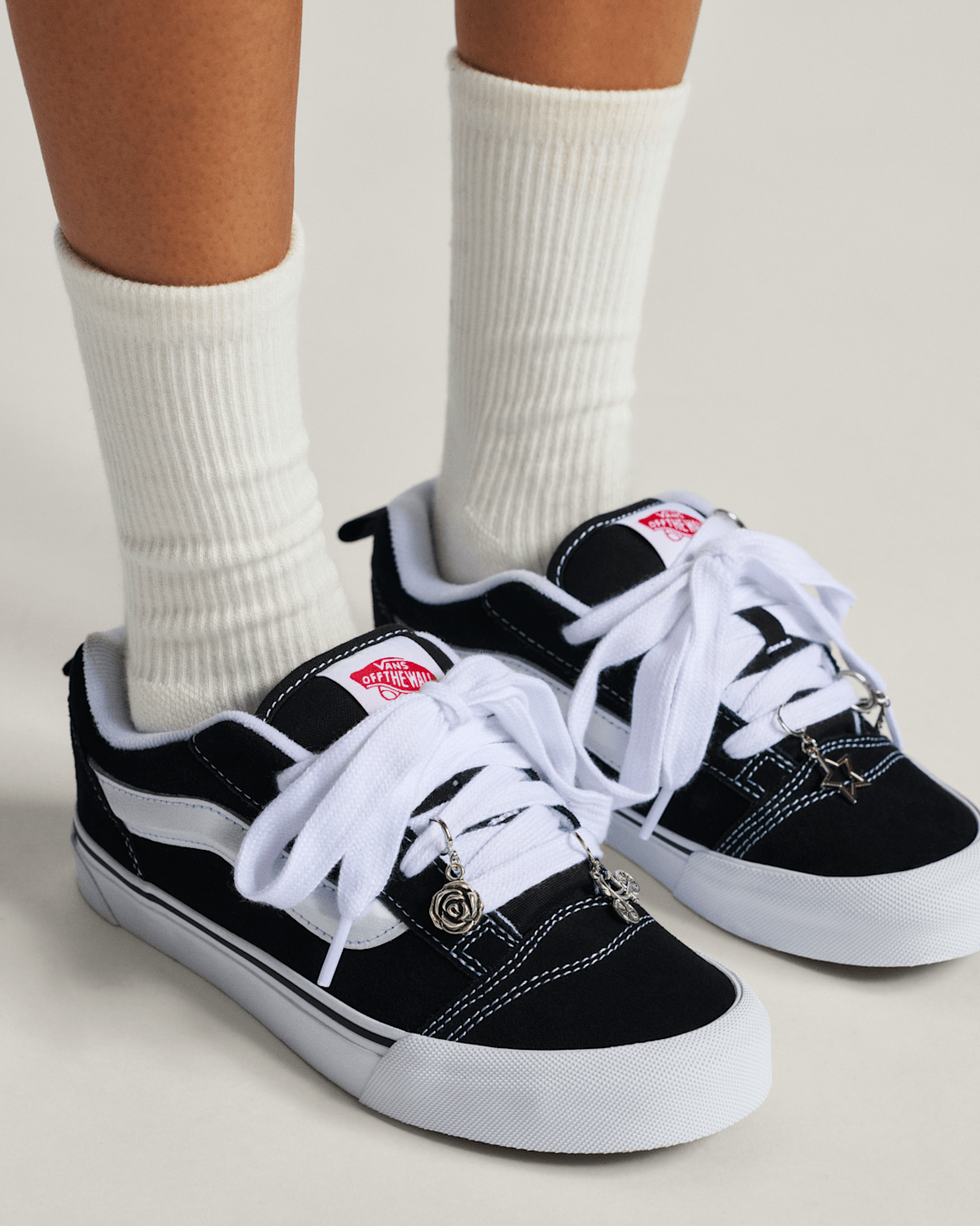 Vans Vans Bold and Bloom Shoe Charm Set in Grey