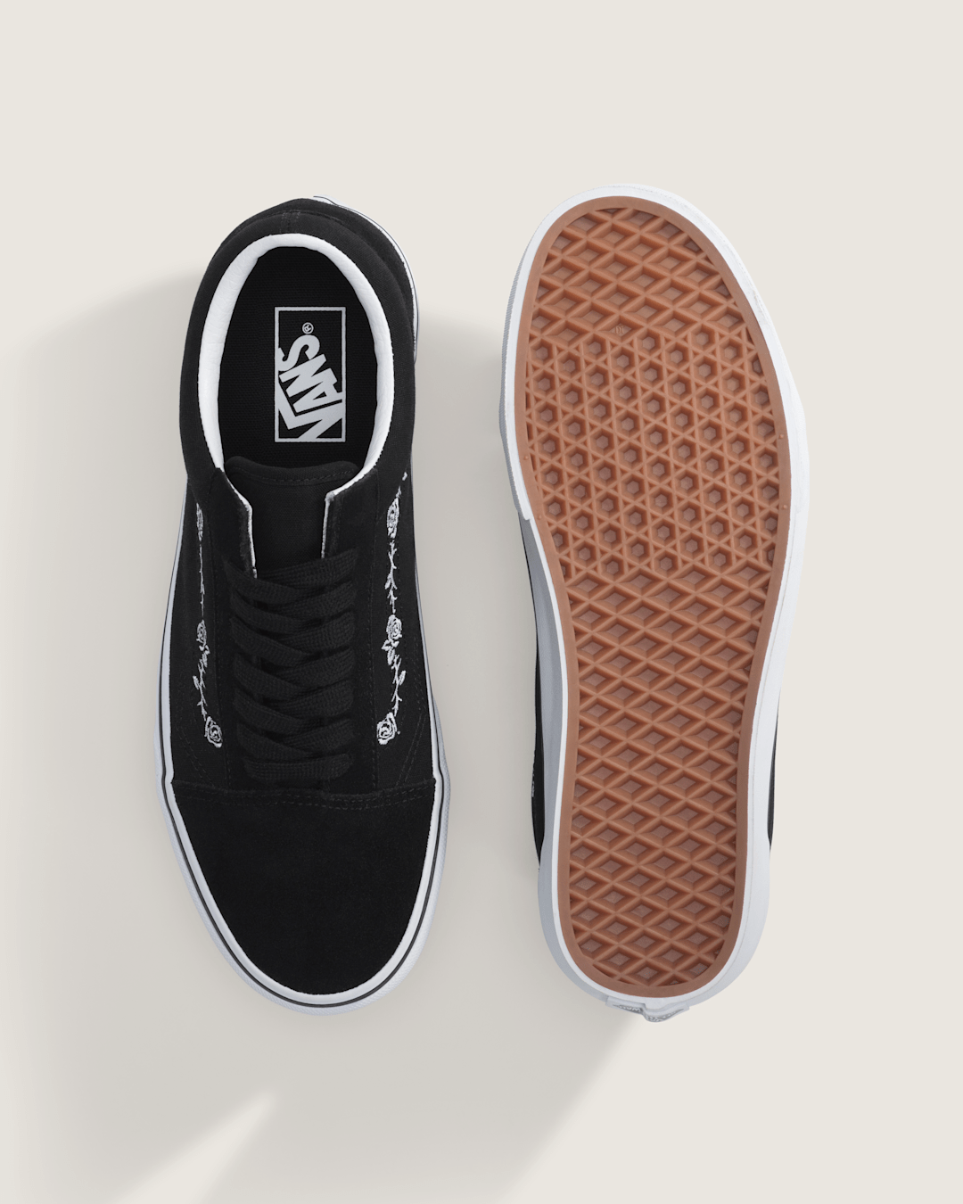Vans Old Skool Shoe in Black / White
