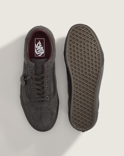 Vans Old Skool Shoe in Dark Grey