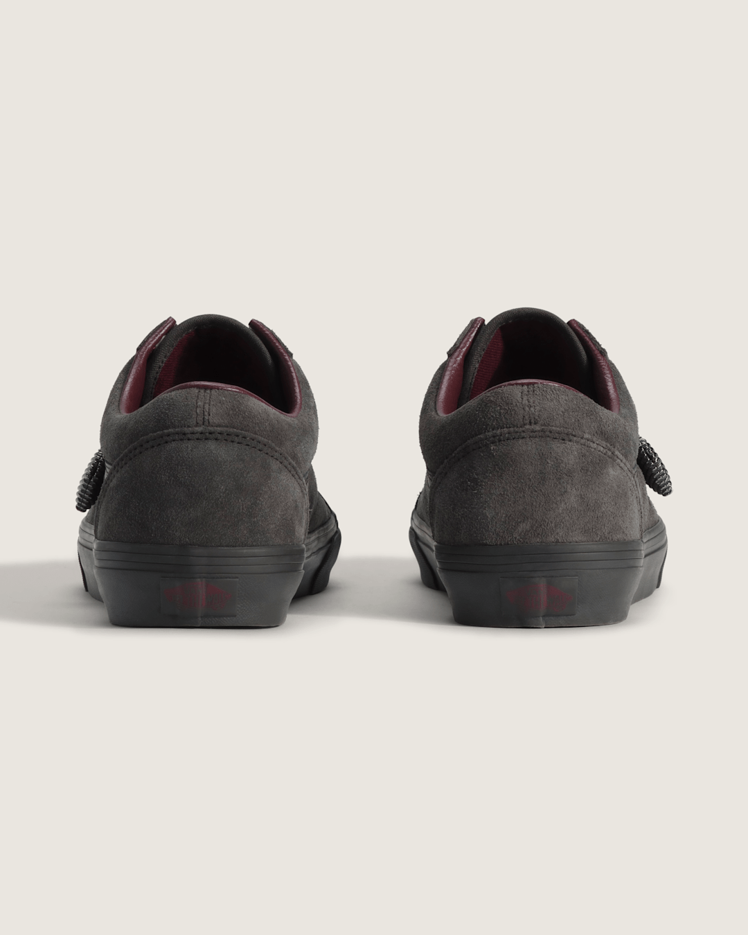 Vans Old Skool Shoe in Dark Grey