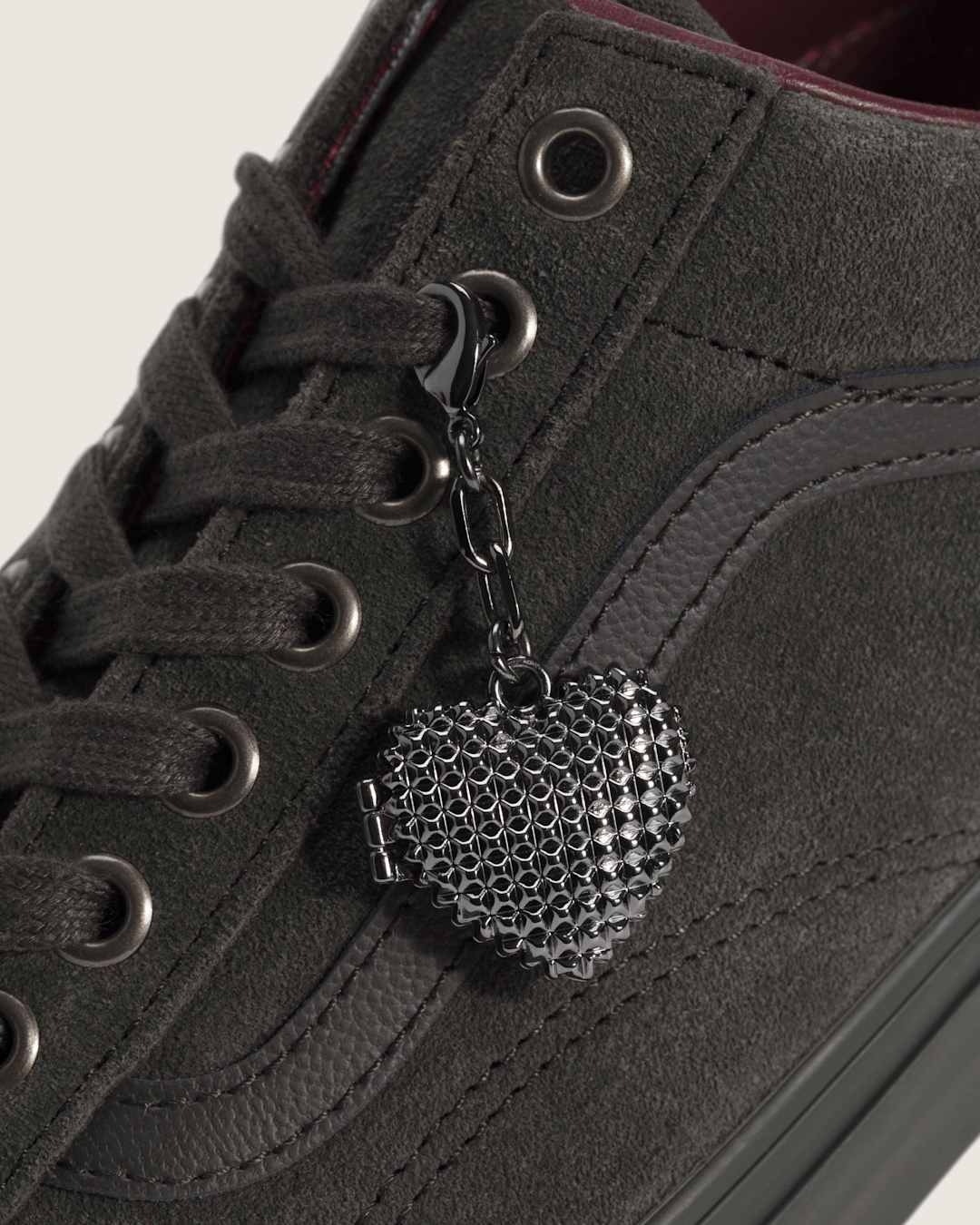 Vans Old Skool Shoe in Dark Grey