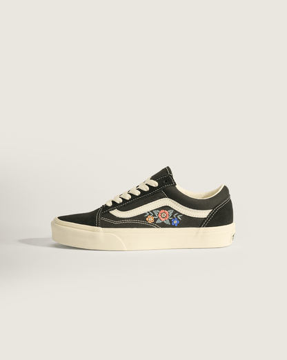 Vans Old Skool Shoe in Black