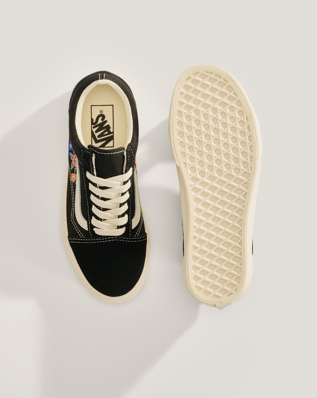 Vans Old Skool Shoe in Black