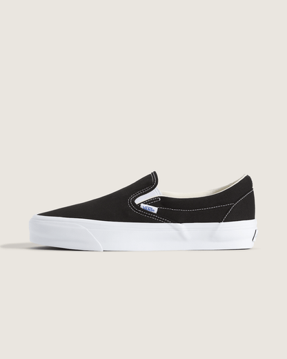 Vans Premium Slip-On Shoe in Black / White