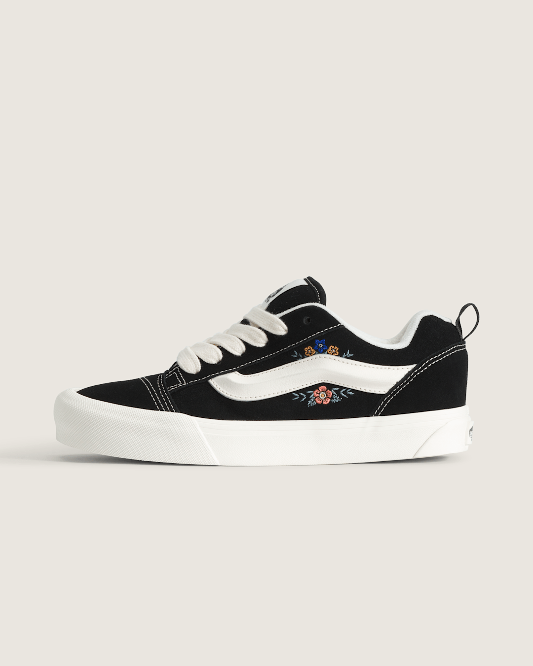 Vans Knu Skool Shoe in Black
