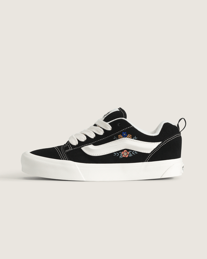 Vans Knu Skool Shoe in Black