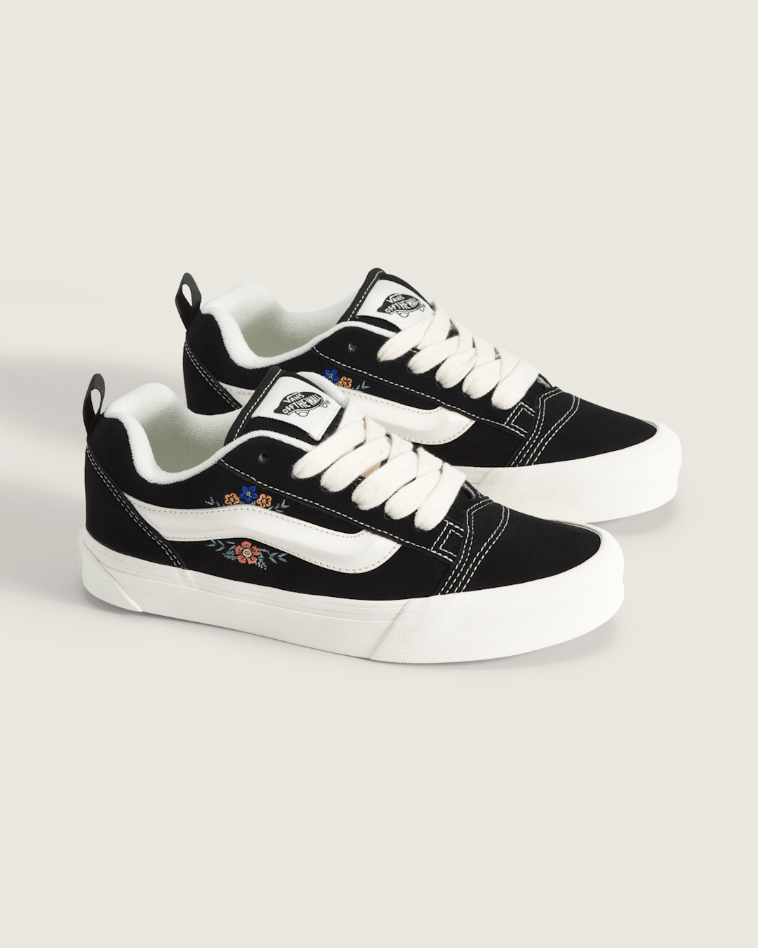 Vans Knu Skool Shoe in Black
