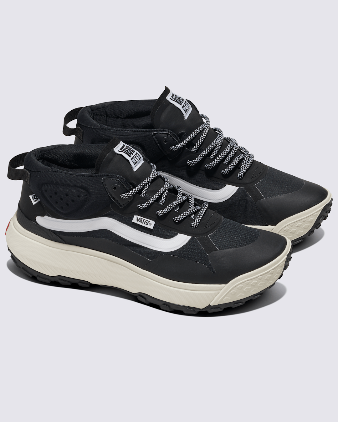 Vans Crosspath Mid Shoe in Black / White