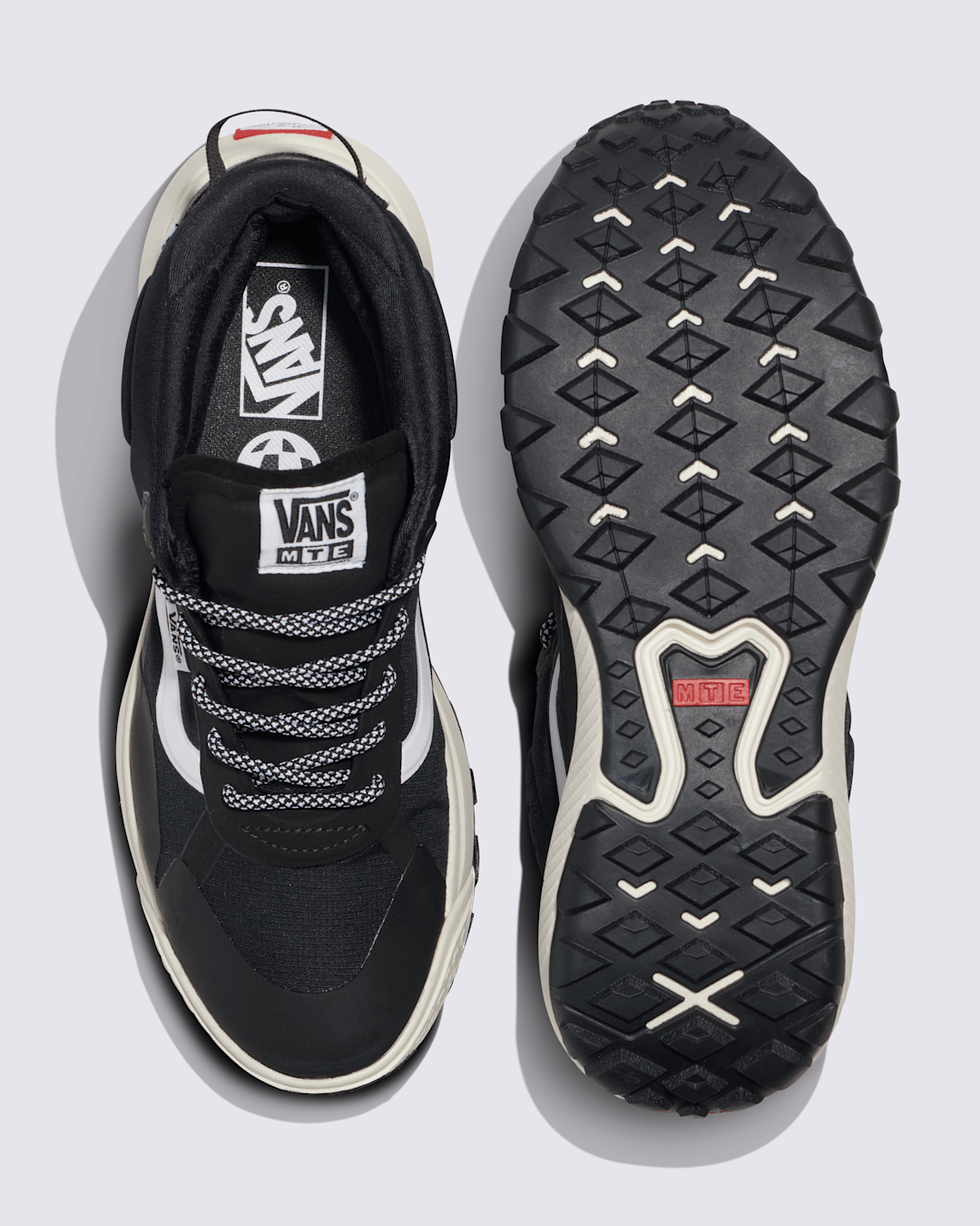 Vans Crosspath Mid Shoe in Black / White