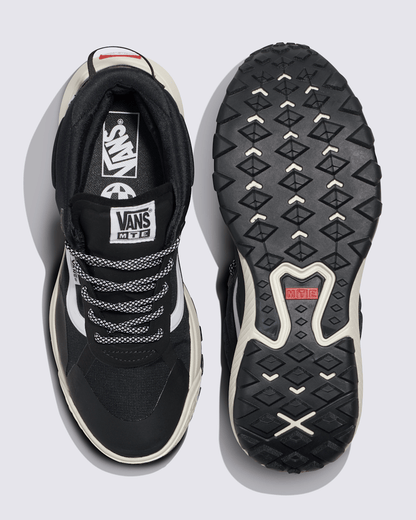 Vans Crosspath Mid Shoe in Black / White