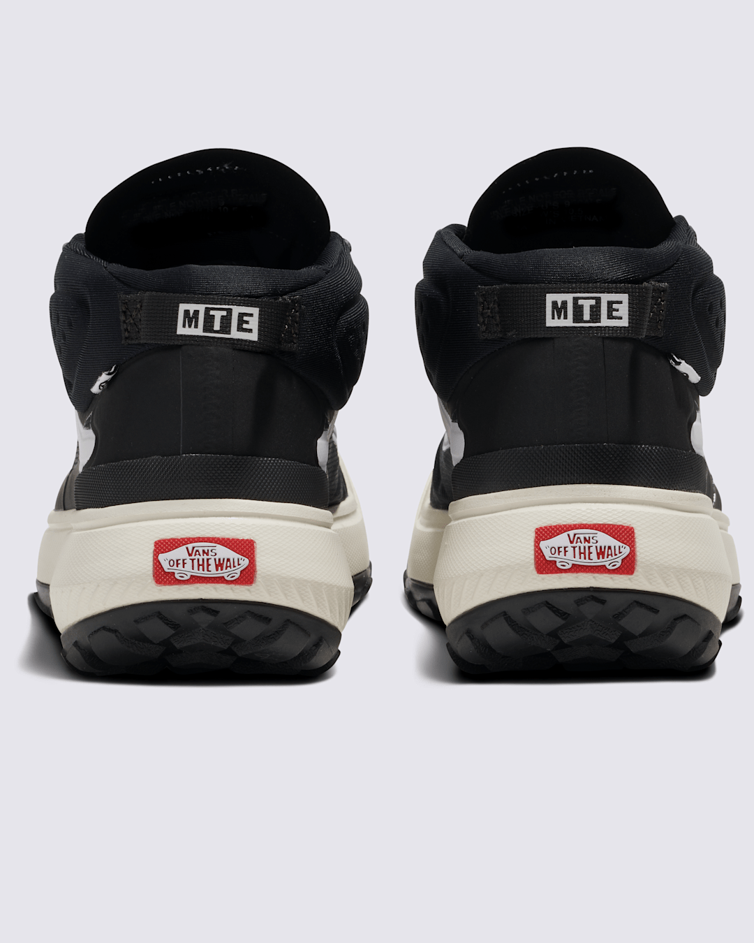 Vans Crosspath Mid Shoe in Black / White