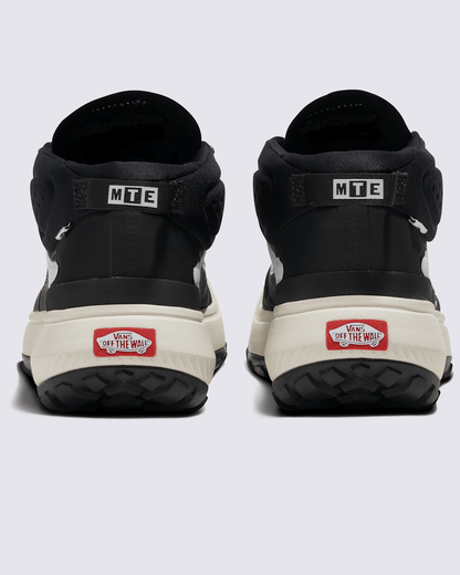 Vans Crosspath Mid Shoe in Black / White