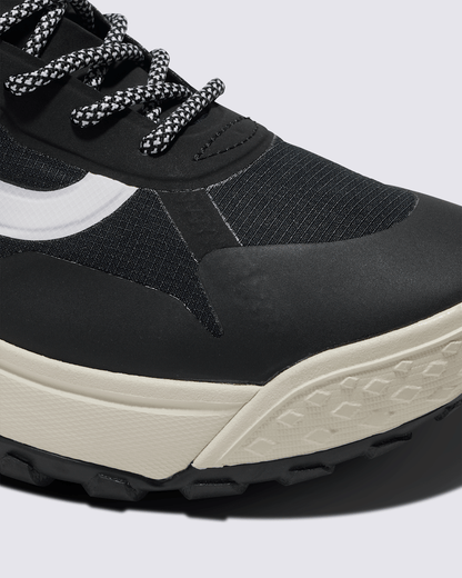 Vans Crosspath Mid Shoe in Black / White