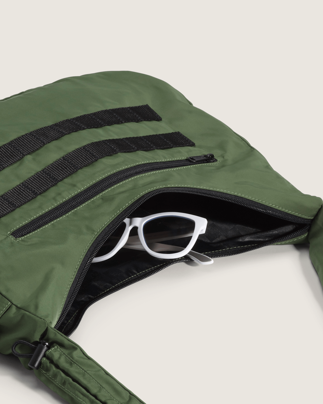 Vans Offshoot Messenger Bag in Pine Forest Green