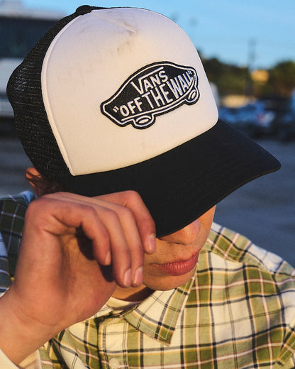 Vans Classic Patch Curved Bill Trucker Hat in Black / White