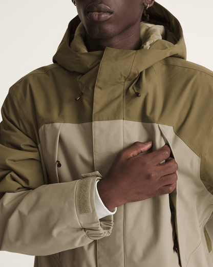 Vans Hellbound Snow Jacket in Warm Brown