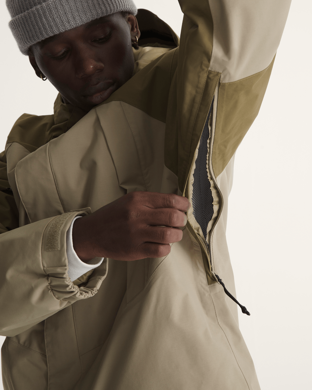 Vans Hellbound Snow Jacket in Warm Brown