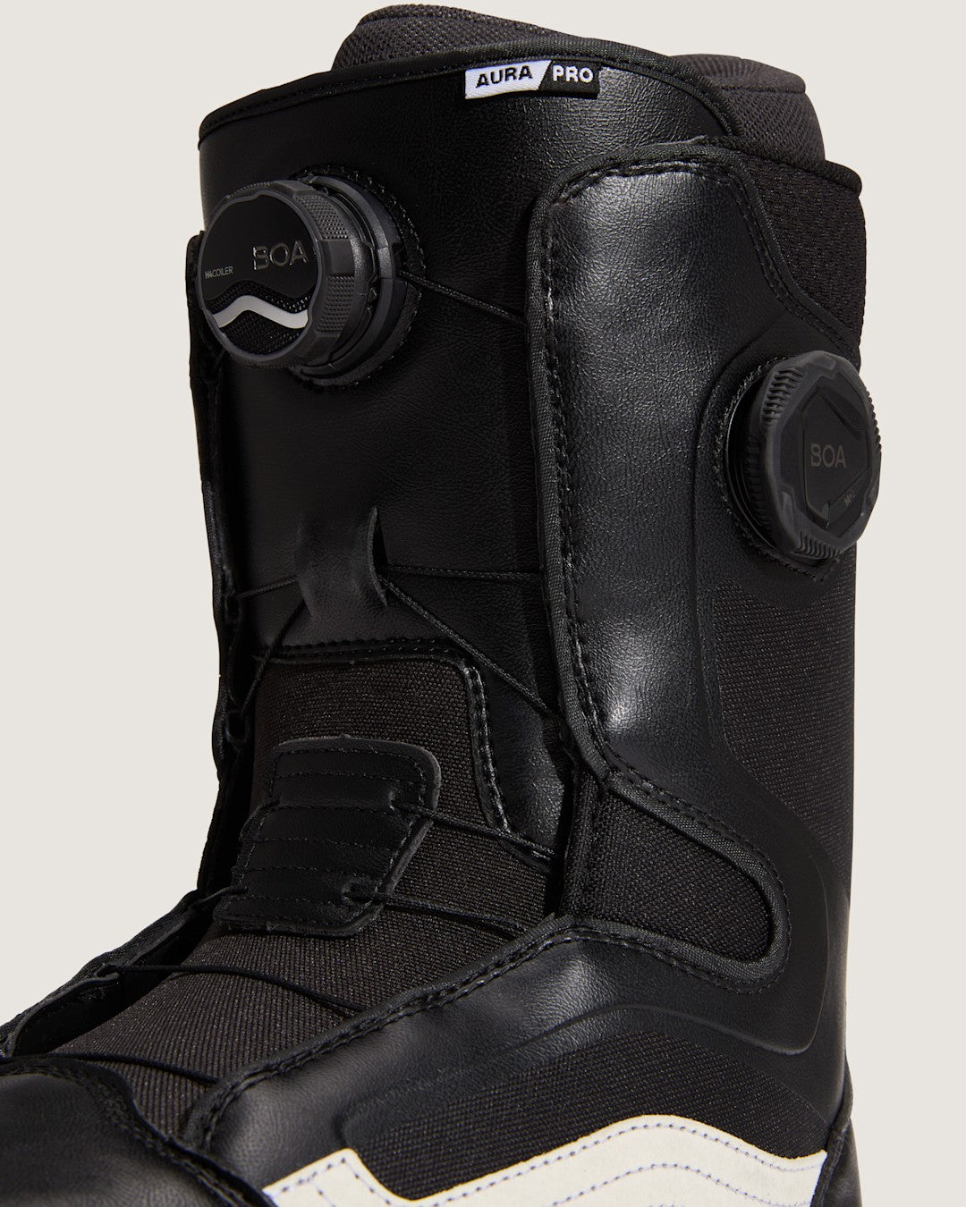 Vans Aura Pro Snowboard Boot in Black / White