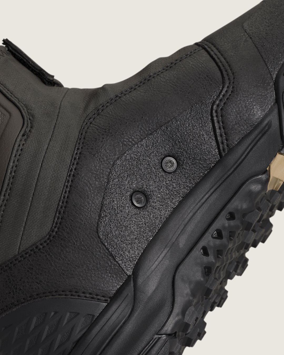 Vans Hi-Country Snowboard Boot in Faded Black