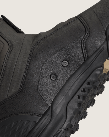 Vans Hi-Country Snowboard Boot in Faded Black