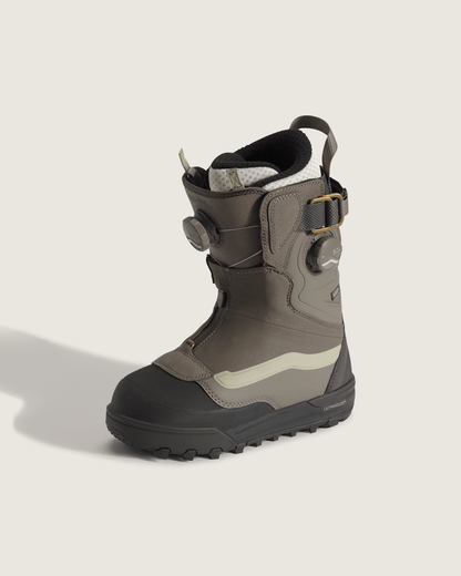 Vans Women's Viaje Range Edition Snowboard Boot in Green / Black