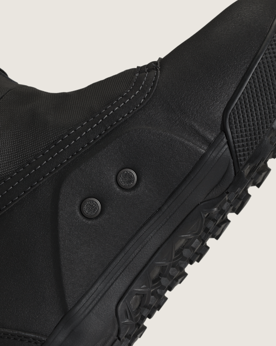 Vans Infuse Snowsurf Snowboard Boot in Black