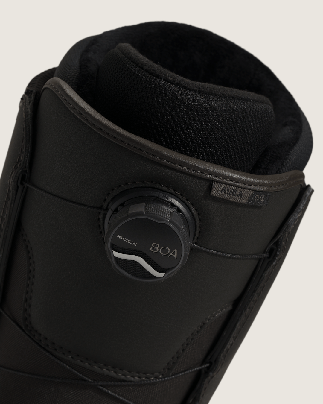 Vans Aura OG Snowboard Boot in Faded Black