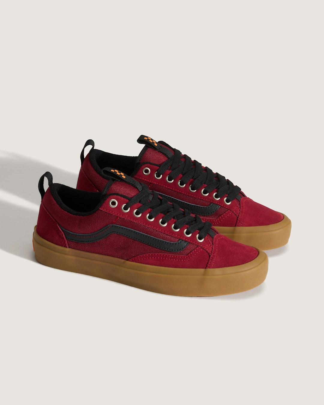 Vans Skate Old Skool 36+ Gum Shoe in Burgundy Red