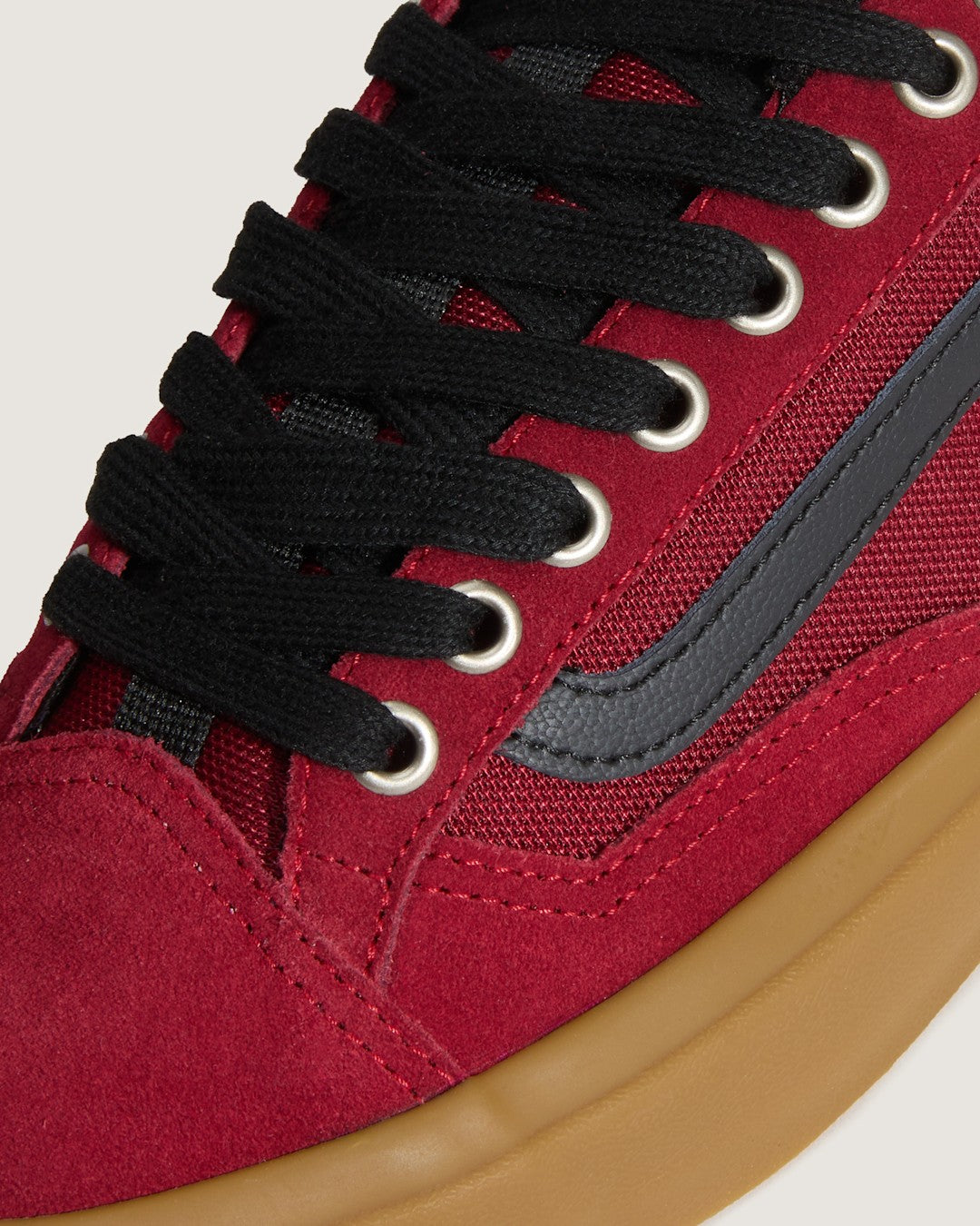 Vans Skate Old Skool 36+ Gum Shoe in Burgundy Red