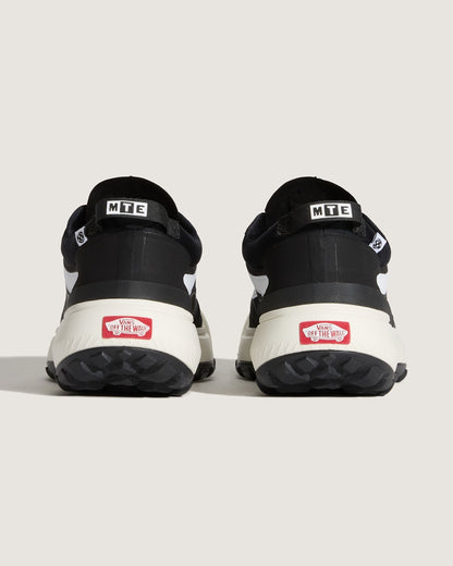 Vans Crosspath Shoe in Black / White