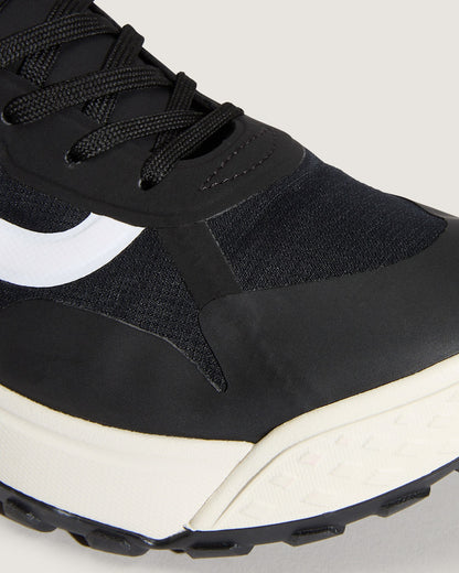 Vans Crosspath Shoe in Black / White