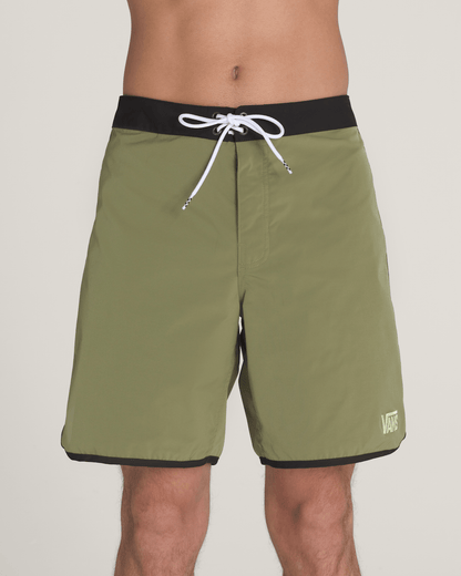 Vans Everride Scalloped 18'' Boardshorts in Loden Green / Black