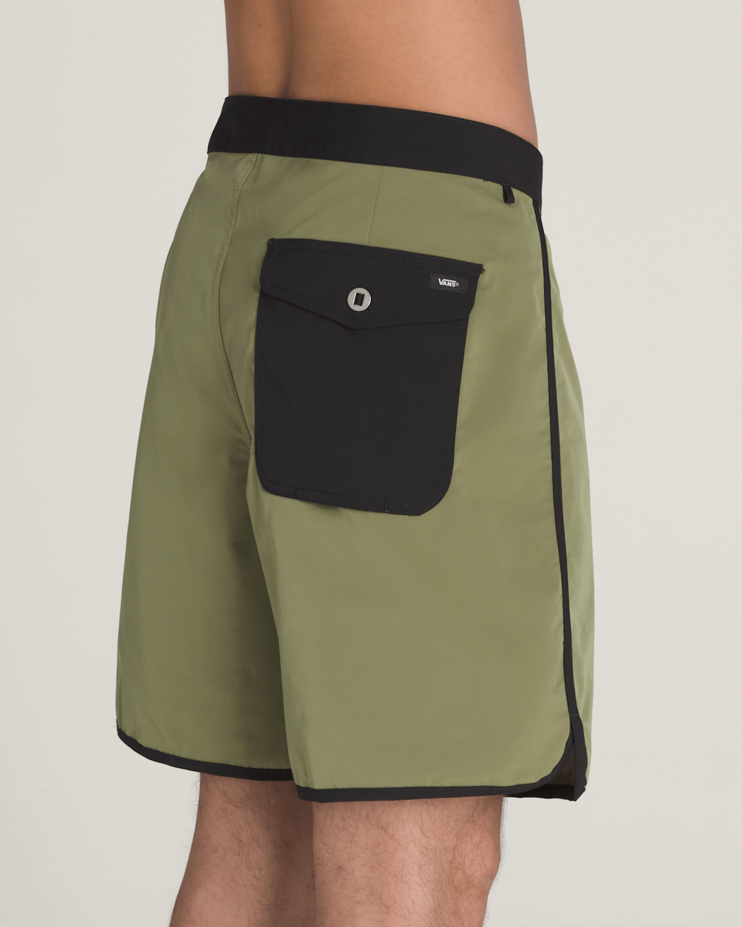 Vans Everride Scalloped 18'' Boardshorts in Loden Green / Black