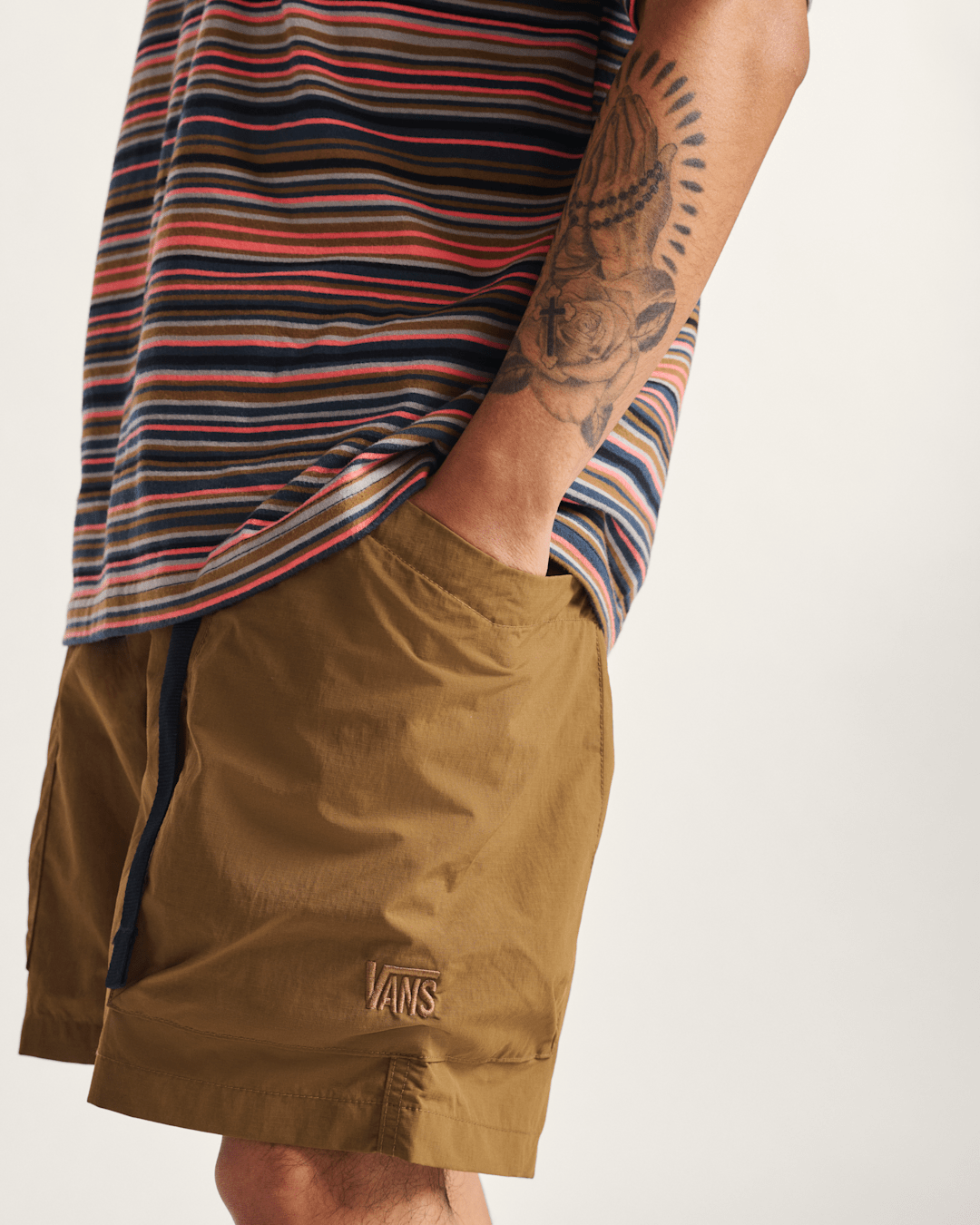 Vans Trek Guide 19'' Shorts in Sepia Brown
