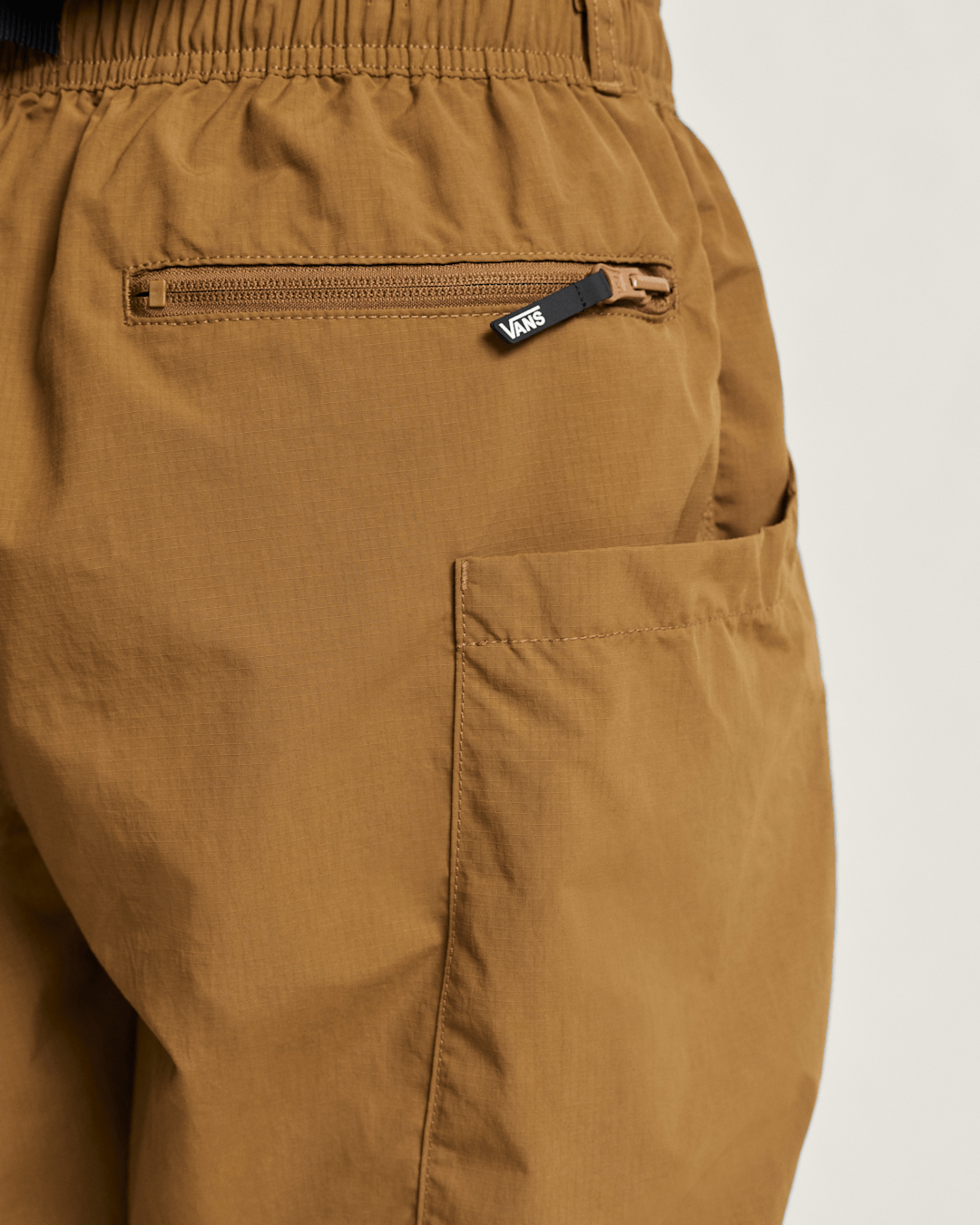 Vans Trek Guide 19'' Shorts in Sepia Brown