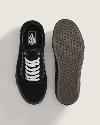Vans Old Skool Shoe in Black