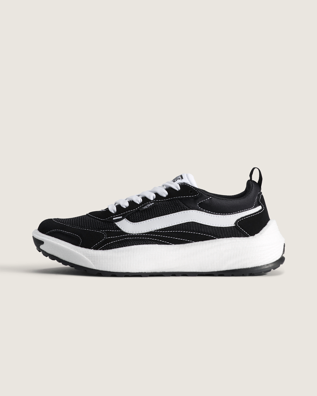Vans UltraRange Neo 2.0 Shoe in Black / White