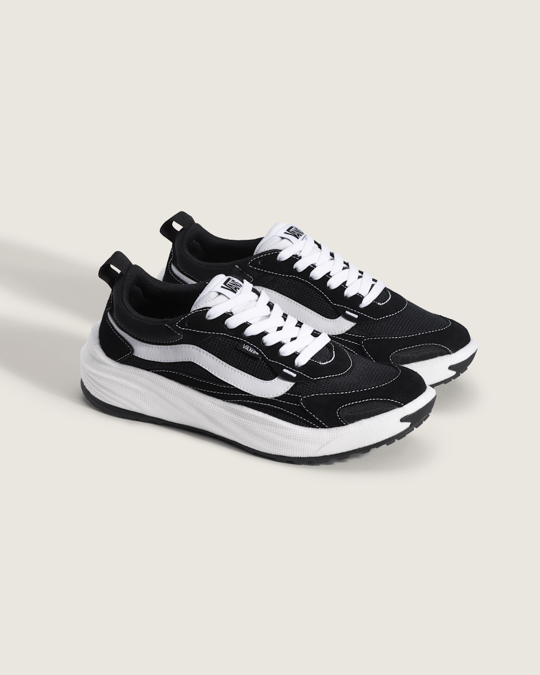 Vans UltraRange Neo 2.0 Shoe in Black / White