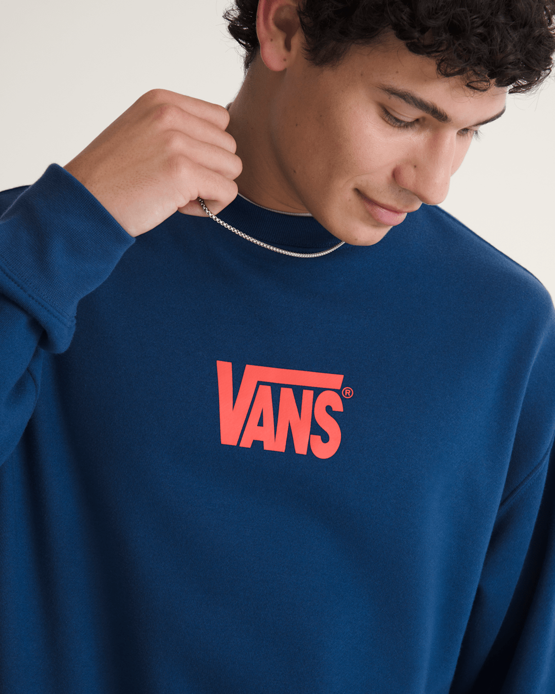 Vans Stretch Logo Crew Sweatshirt in Deep Indig Blue / Flame Red