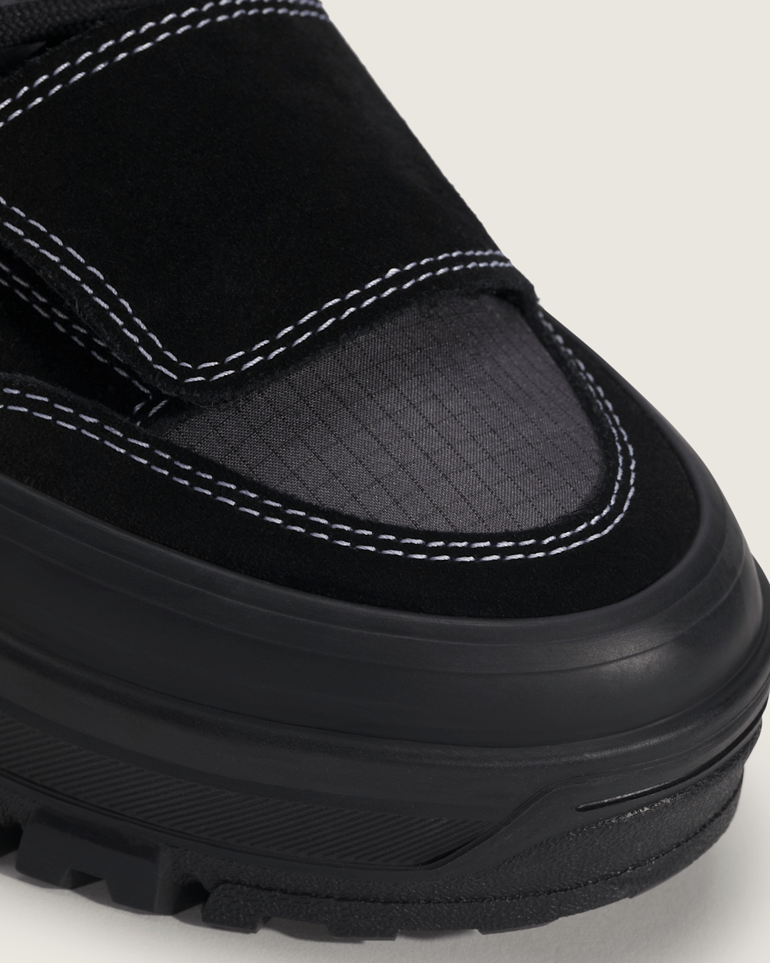 Vans Mountain Mid GORE-TEX Insulated Shoe in Black