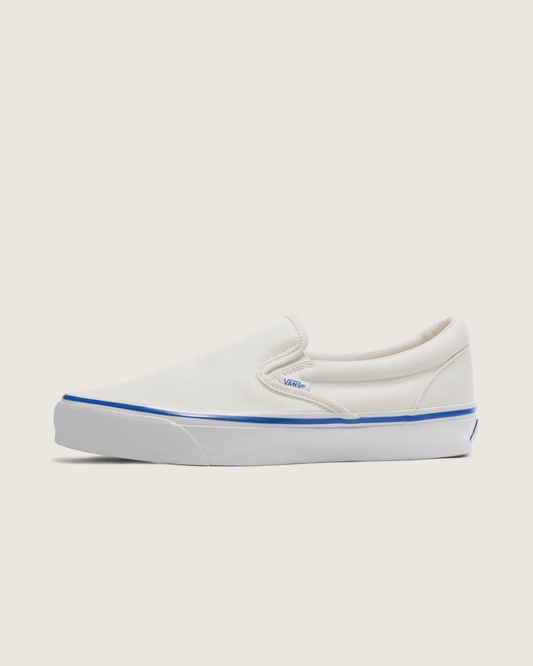 Vans Premium Slip-On Shoe in Off White / White